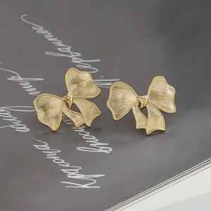 Pendientes de Botón de Lazo Vintage para Mujer Cobre Metal Cepillado Corazón Circonia Con Poste de Plata de Ley 925 Joyería