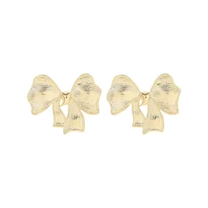 Elegantes pendientes de lazo dorado con acabado texturizado y diseño minimalista