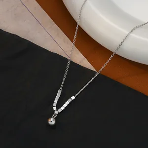 Minimalistische zilveren ketting met geometrische vierkante hanger en kraal voor dames staal