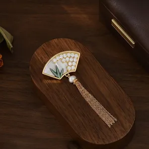 Broche Éventail Nouveau Style Chinois Cuivre Plaqué Or Nacre Feuille de Bambou Zircone Perle d'Eau Douce Gland Épingle