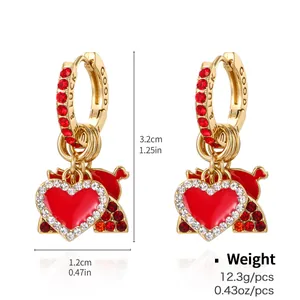 Boucles d'oreilles lanterne rouge classique avec pendentifs cœur gravés Good & Luck