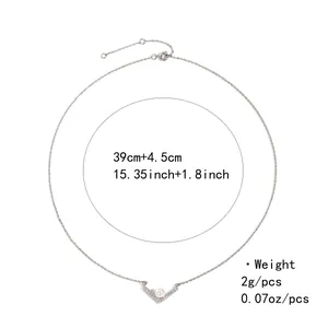 Détails du collier pendentif V en laiton et zircon longueur 39cm plus 4,5cm extension