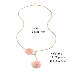 Collier chaîne dorée de 86 cm avec strass brillants et pendentifs pompons en fourrure rose