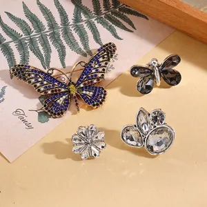 Elegante Spilla a Forma di Farfalla e Fiore in Lega di Strass Cristallo Geometrico Spilla Anti-esposizione Accessori Moda Donna