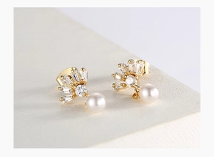 Détails de boucles d'oreilles couronne en argent 925 avec zircons et perles