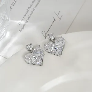 Orecchini a cuore in argento con scintillanti cristalli di zircone e confezione regalo