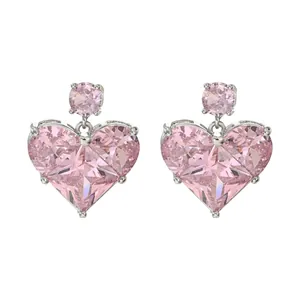 Eleganti orecchini a cuore con zircone rosa e cristalli sfaccettati taglio brillante