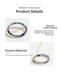 Vue détaillée de la barrette dorée ornée de perles de cristal multicolores étincelantes