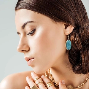 Elegant blue druzy teardrop earrings with silver plating for a vintage crystal jewelry look