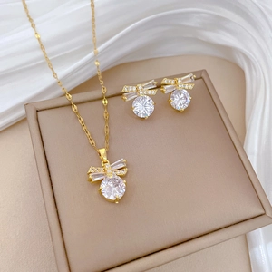 Elegante Strik Ketting En Oorbellen Titanium Staal Koper Verguld Met Zirkoon Zilveren Oorknopje Dames