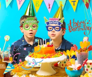 Detail of green frog and blue crown party glasses for kids birthday celebration