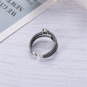 Vintage Thai silver S925 ring with double twisted rope band and clear zircon stone