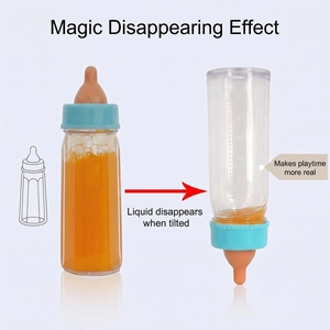 Detailansicht des magischen Effekts mit verschwindendem Saft in der Spielzeugflasche