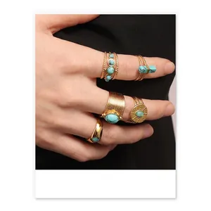 Vintage Ring-Set in Gold mit Türkis-Steinen und böhmischen Gravurmustern