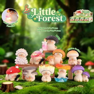Figurine de chat siamois avec chapeau champignon rouge de la collection forêt enchantée