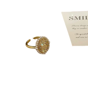Elegant adjustable gold ring featuring a pearl-rimmed oval face with delicate flower motifs