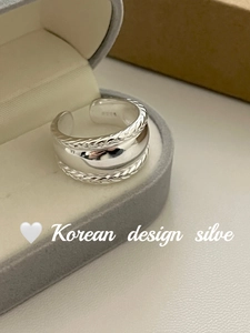 Macro view of S925 sterling silver ring showing braided edge and polished mirror surface