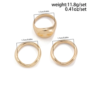 Detailed view of irregular gold ring set with weight and diameter measurements