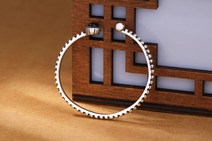 Detail view of vintage Thai silver twisted bangle with a black onyx gemstone inlay