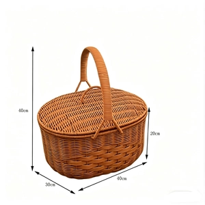 Detailed view of woven picnic basket with dimensions 40x30x20cm and handle height 40cm