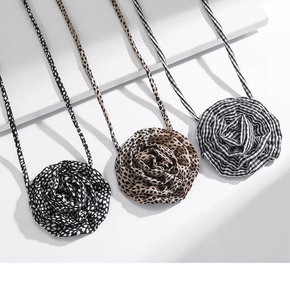 Set di tre choker in tessuto con rose in stampa leopardata, floreale e a quadretti