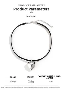 Dettaglio pendente cuore argento con cordino in velluto nero e misure 40+7cm