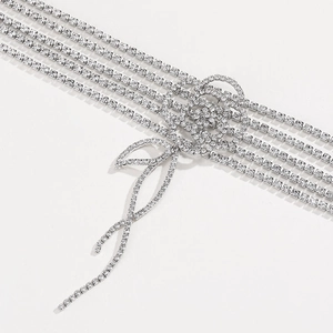 Collana girocollo multistrato argento esagerata con fiore di diamante e nappine di strass