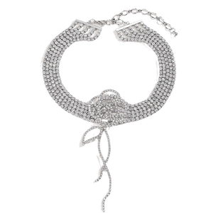 Collana girocollo multistrato color argento con rosa centrale e nappe di cristallo
