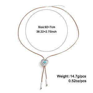 Vintage bolo tie ketting met turquoise hart hanger en bruine lederen vetersluiting
