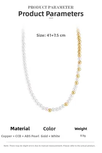 Detail van de parel- en goudkleurige kralenketting met 41+7,5 cm lengte en 8,9 g gewicht