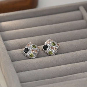 Eleganti orecchini a lobo quadrati geometrici con zirconi multicolori su base argento S925