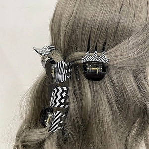 Ensemble de mini pinces à cheveux à motif damier et rayures pour coiffures de femmes