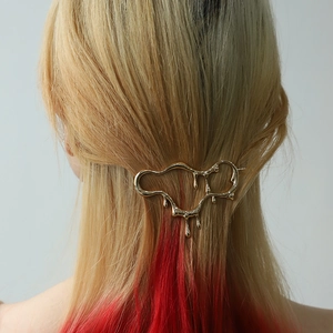 Pince à cheveux en métal liquide doré au design minimaliste pour une coiffure artistique