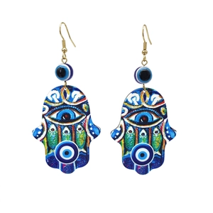 Detailansicht der böhmischen Hamsa-Hand und Evil Eye Acryl-Ohrringe im Ethno-Stil