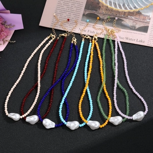 Collier Ras du Cou Bohème avec Imitation de Künstliche Perle Baroque et Künstliche Perles de Verre pour Femme Vacances à la Plage Bijoux Faits Main