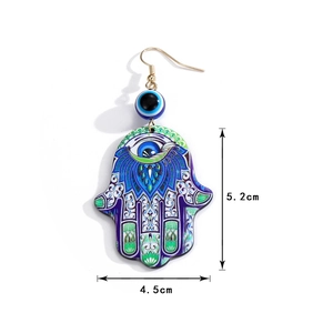 Detailansicht der Hamsa Hand Ohrringe im Boho-Stil mit Maßen 5,2 cm Höhe und 4,5 cm Breite