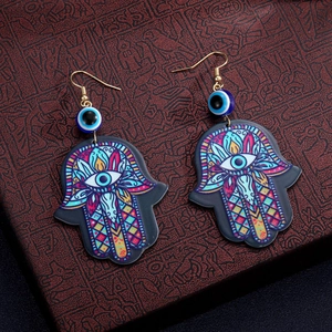 Böhmische Hamsa Hand Ohrhänger mit blauen Evil Eye Perlen und bunten Mandala Mustern
