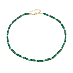 Collana di pietre naturali colorate con malachite verde e distanziatori in metallo dorato