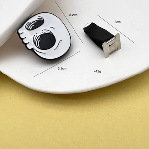 Clip decorativa a forma di teschio per bocchette d'aria auto dimensioni 3,2cm x 3,1cm interni