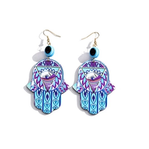 Böhmische Hamsa Hand Ohrhänger mit Bösem Blick Muster und blauen Perlen auf Weiß