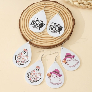Tres pares de pendientes de gota de Halloween de cuero sintético con fantasmas y calabazas