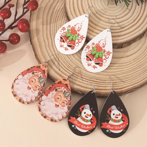 Drei Paar festliche Weihnachts-Ohrringe aus Holz mit Weihnachtsmann- und Schneemann-Motiv