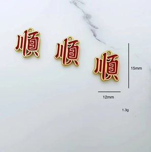Vue détaillée du pendentif Shun en alliage avec dimensions de 15mm par 12mm et poids 1,3g