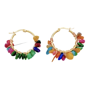 Pendientes de aro bohemios dorados con piedras naturales y base de acero inoxidable