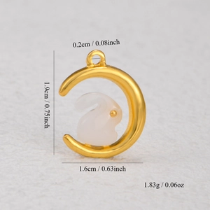 Pendentif lapin lune doré avec incrustation en jade et détails des dimensions précises