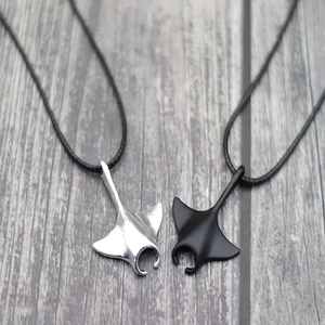 Punk Manta Ray Pendant Necklace For Men Women Minimalist Alloy Ocean Animal Stingray Jewelry With Black Cord Rope Chain