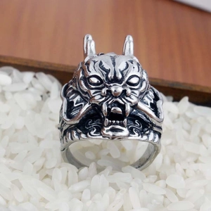 Retro punk gothic dragon face ring in vintage silver finish with tiger beast details