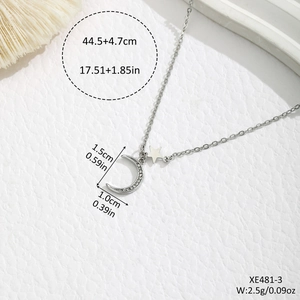 Zilveren ketting met maan en ster hanger en fonkelende strass steentjes voor dames