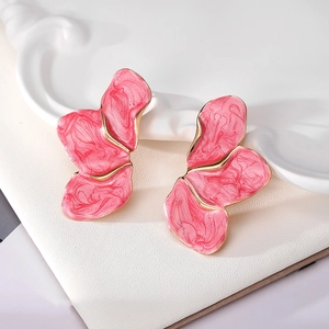 Detail of petal earrings with pink marble resin texture and gold metal edges