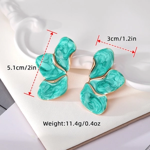 Green gradient petal earrings with gold plating and detailed size measurements
